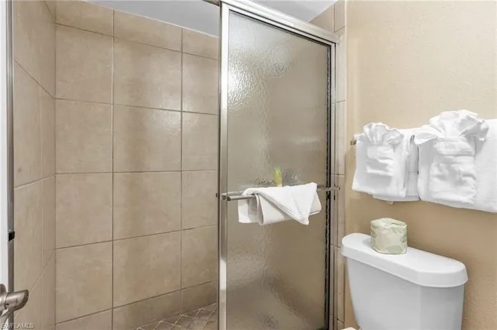 2555  Tamiami N TRL, Naples, FL 34103