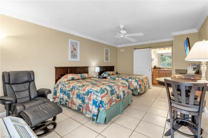 2555  Tamiami N TRL, Naples, FL 34103