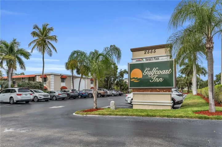 2555  Tamiami N TRL, Naples, FL 34103
