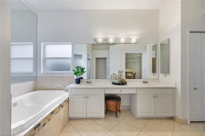 2237  Heritage Greens  DR, Naples, FL 34119