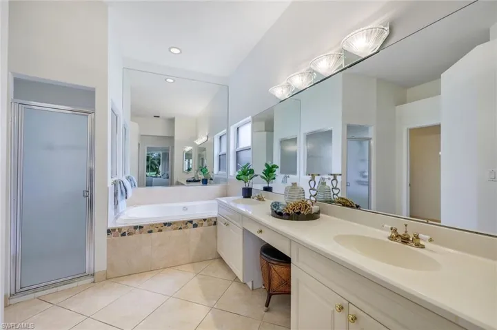 2237  Heritage Greens  DR, Naples, FL 34119