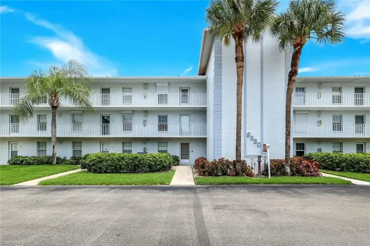 9580 Victoria Ln 205, Naples, Florida 34109