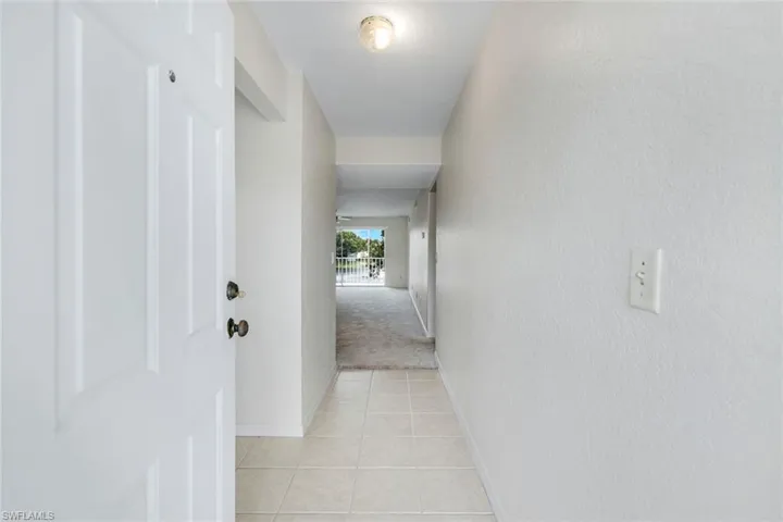 9580 Victoria Ln 205, Naples, Florida 34109