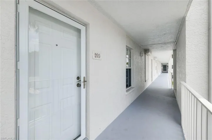 9580 Victoria Ln 205, Naples, Florida 34109