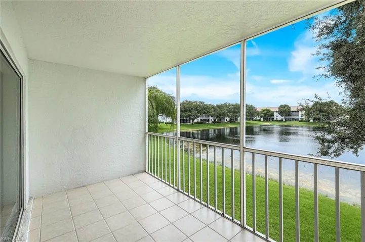 9580 Victoria Ln 205, Naples, Florida 34109