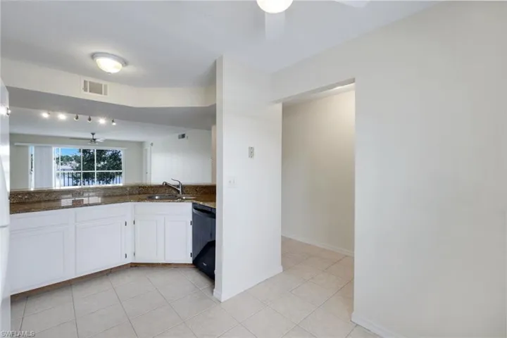 9580 Victoria Ln 205, Naples, Florida 34109