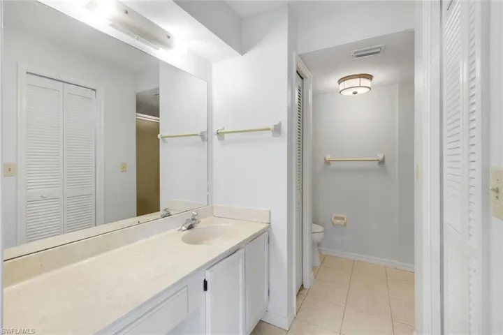 9580 Victoria Ln 205, Naples, Florida 34109