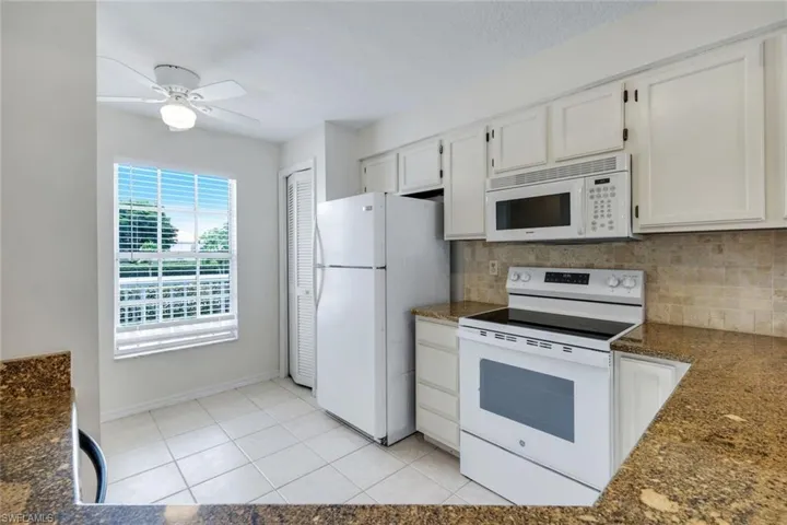 9580 Victoria Ln 205, Naples, Florida 34109