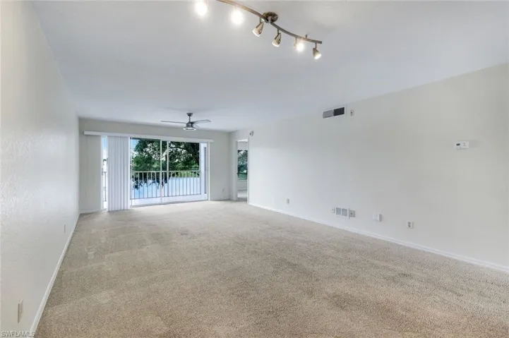 9580 Victoria Ln 205, Naples, Florida 34109