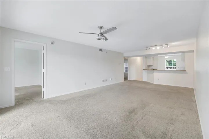 9580 Victoria Ln 205, Naples, Florida 34109