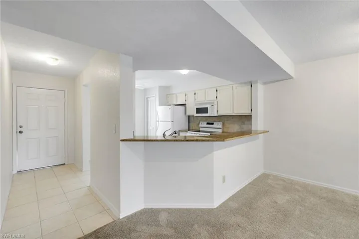9580 Victoria Ln 205, Naples, Florida 34109