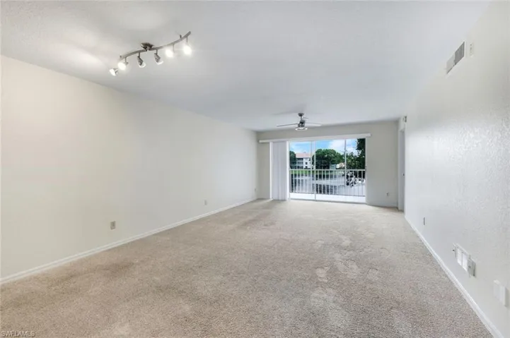 9580 Victoria Ln 205, Naples, Florida 34109