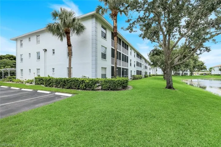 9580 Victoria Ln 205, Naples, Florida 34109