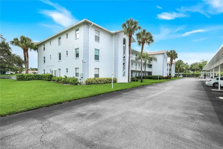 9580 Victoria Ln 205, Naples, Florida 34109