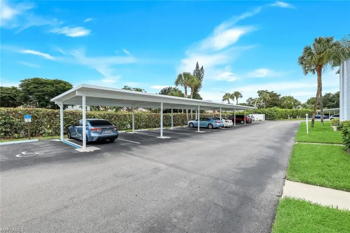 9580 Victoria Ln 205, Naples, Florida 34109