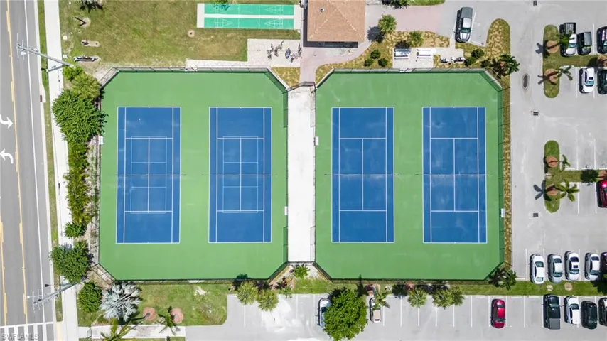 Birds eye view of property
