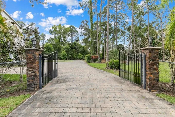 6230  Bur Oaks  LN, Naples, FL 34119