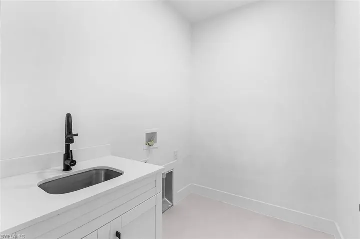 417 Sw 23rd Ter, Cape Coral, Florida 33991