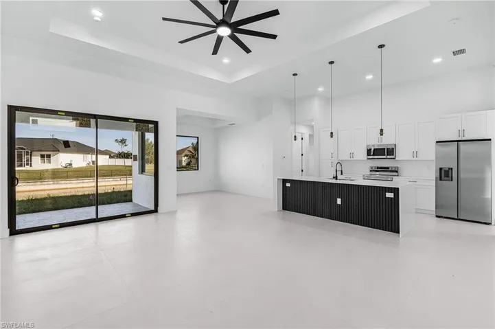 Kitchen/Living Area