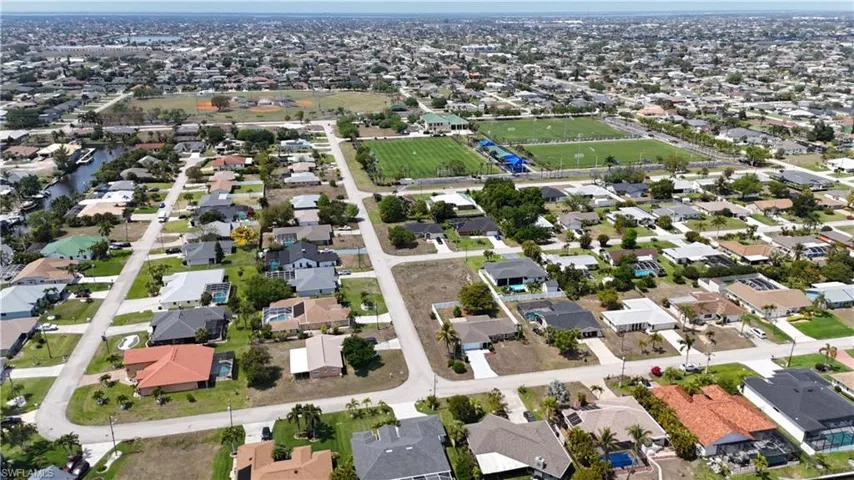 4037 Sw 2nd Pl, Cape Coral, Florida 33914