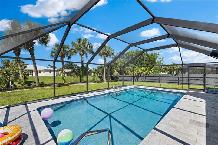 Experience breathtaking, long sunsets from this exquisite Western pool exposure.