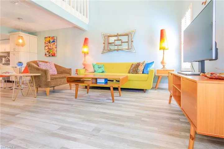 Coastal color palette. Light, neutral laminate flooring. (Unfurnished)