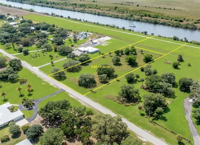 1589 Frontier Cir, Labelle, Florida 33935