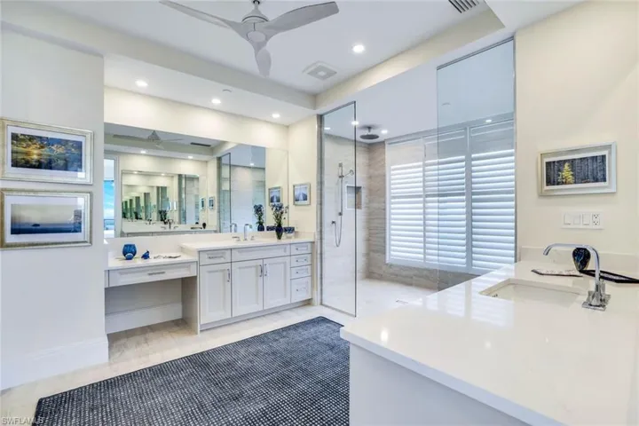 Primary En-Suite Bath w/Separate Spaces