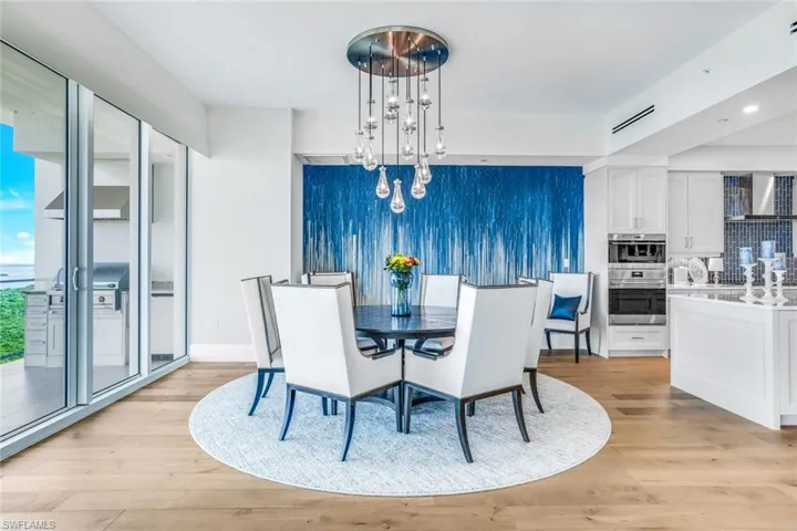 Custom Wallcovering