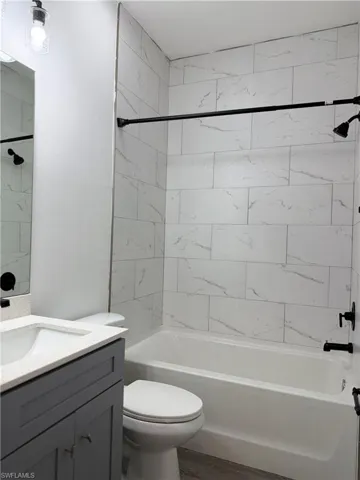 5207 Side Guest Bathroom