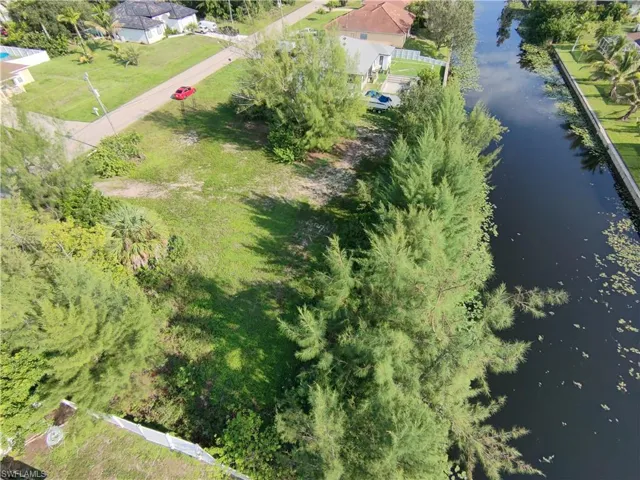 951 15th Pl, Cape Coral, Florida 33991