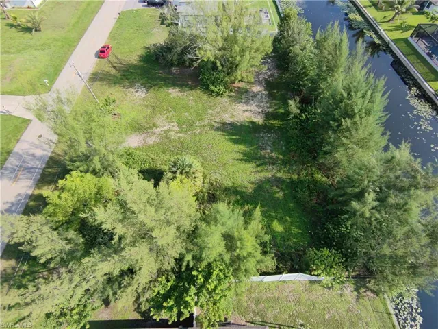 951 15th Pl, Cape Coral, Florida 33991