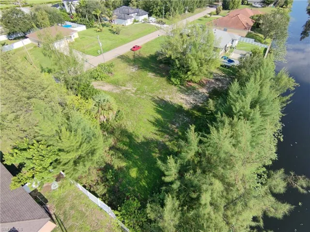 951 15th Pl, Cape Coral, Florida 33991
