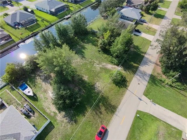 951 15th Pl, Cape Coral, Florida 33991