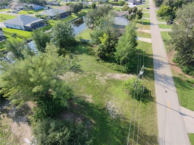 951 15th Pl, Cape Coral, Florida 33991