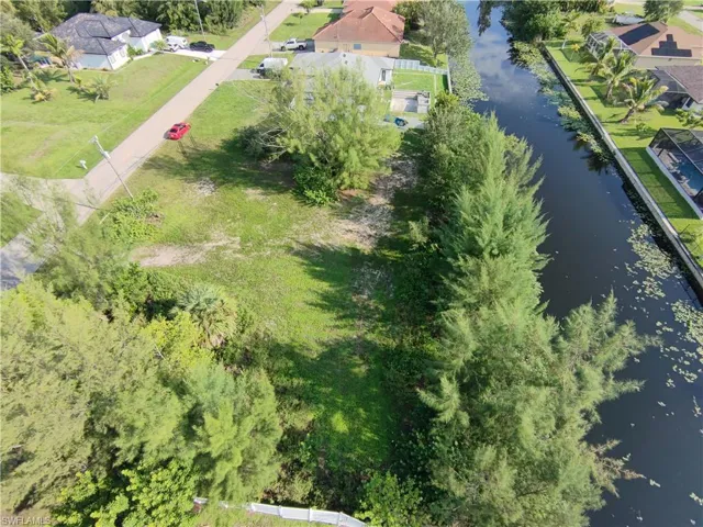 951 15th Pl, Cape Coral, Florida 33991