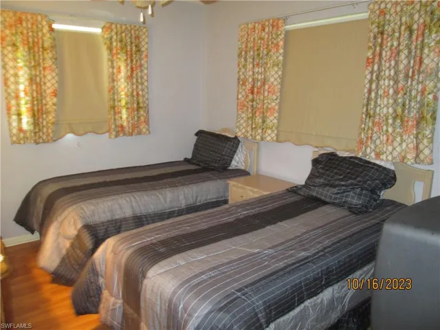 Guest bedroom.
