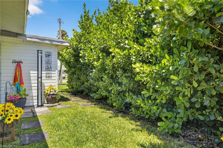 side yard w/ outdoor shower & privacy plants