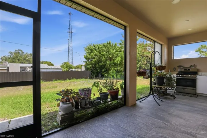 Lanai with kitchen