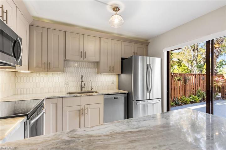 5219  Cedarbend  DR, Fort Myers, FL 33919