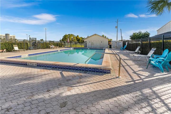 5219  Cedarbend  DR, Fort Myers, FL 33919