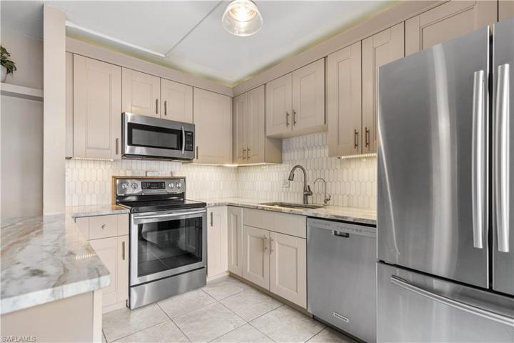 5219  Cedarbend  DR, Fort Myers, FL 33919