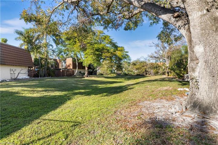 5219  Cedarbend  DR, Fort Myers, FL 33919