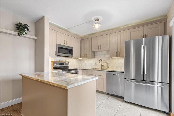 5219  Cedarbend  DR, Fort Myers, FL 33919