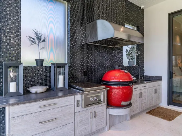 Outdoor Kitchen