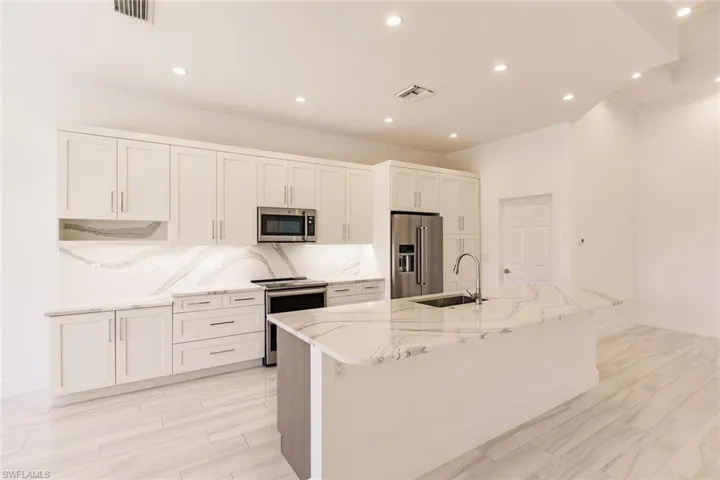 15950  Delasol  LN, Naples, FL 34110