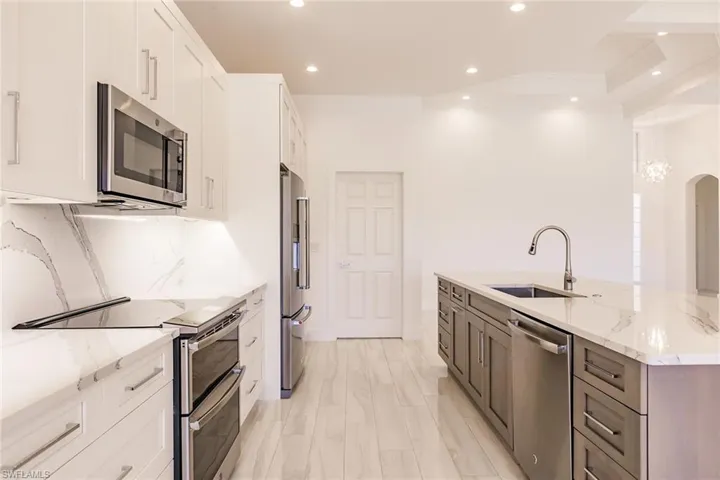 15950  Delasol  LN, Naples, FL 34110
