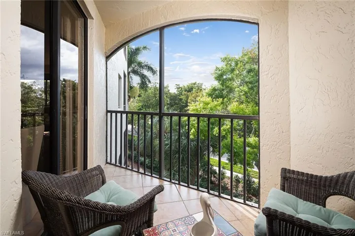 6500  Valen  WAY, Naples, FL 34108