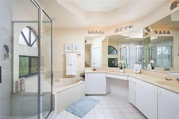 6500  Valen  WAY, Naples, FL 34108