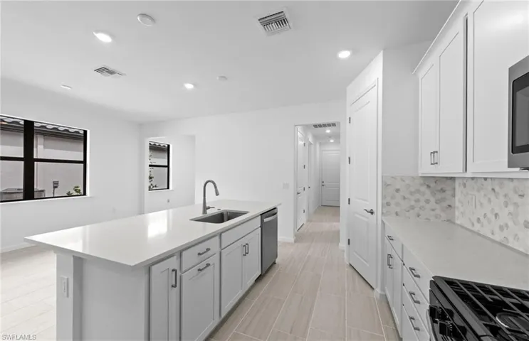 2127 Freemont Way, Naples, Florida 34120